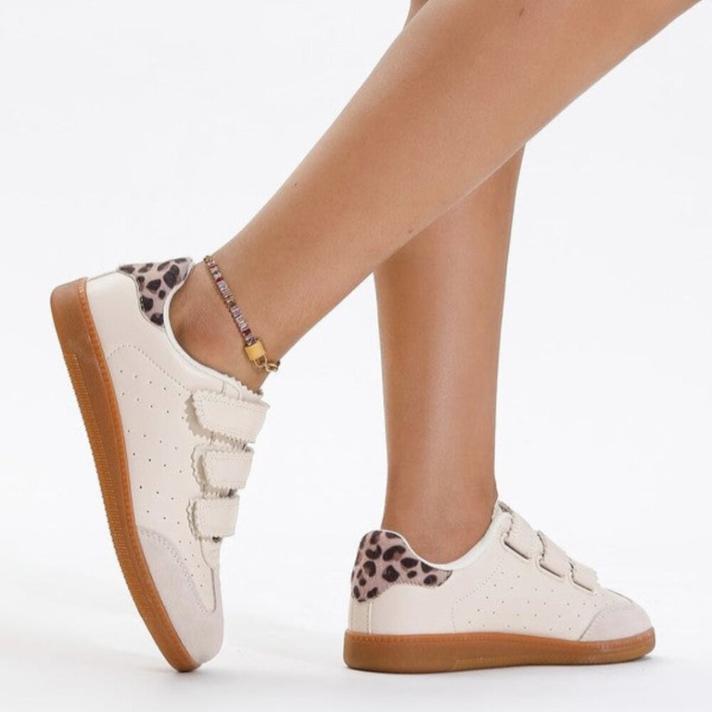 NWT Women's WHITE/LEOPARD SNEAKERS Shoes Gum Sole Brand New Size 9